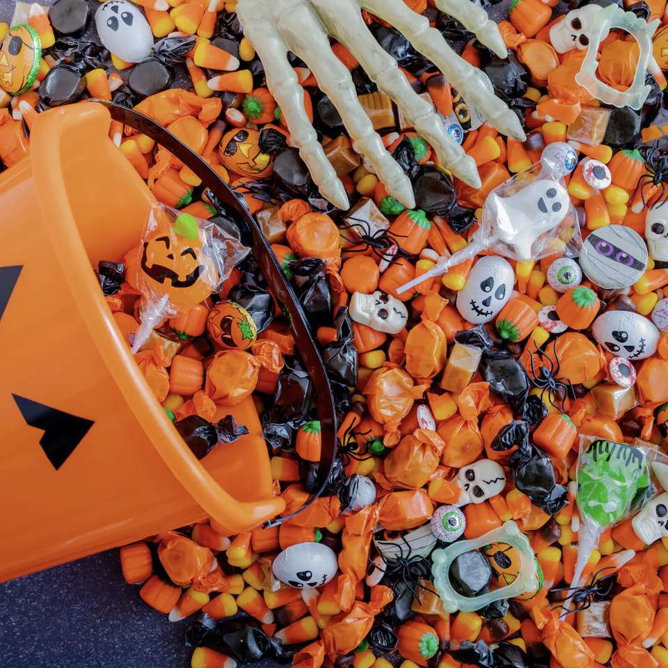 Бонбони за Хелоуин плъзгащ се пъзел онлайн