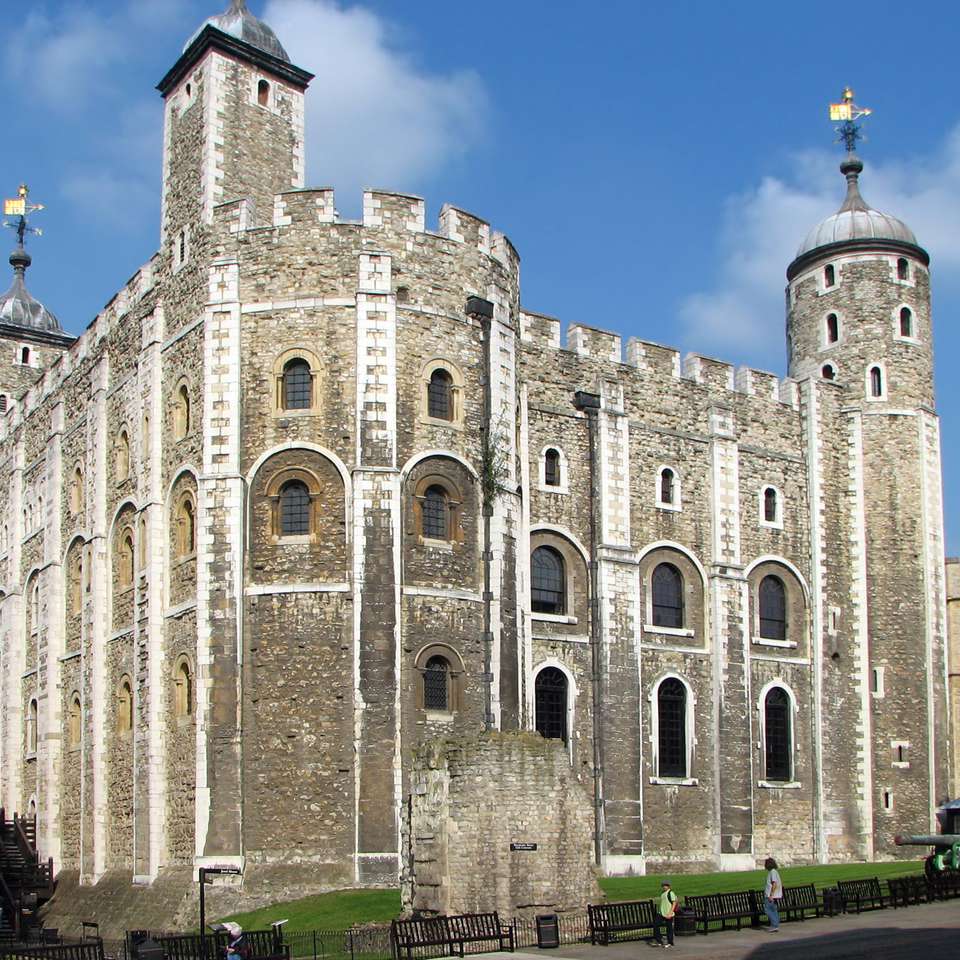 White Tower glidande pussel online
