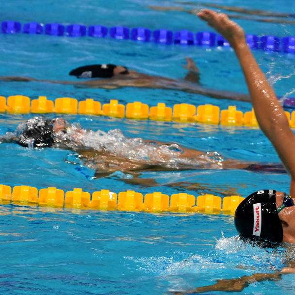 RÜCKENSCHWIMMEN Schiebepuzzle online