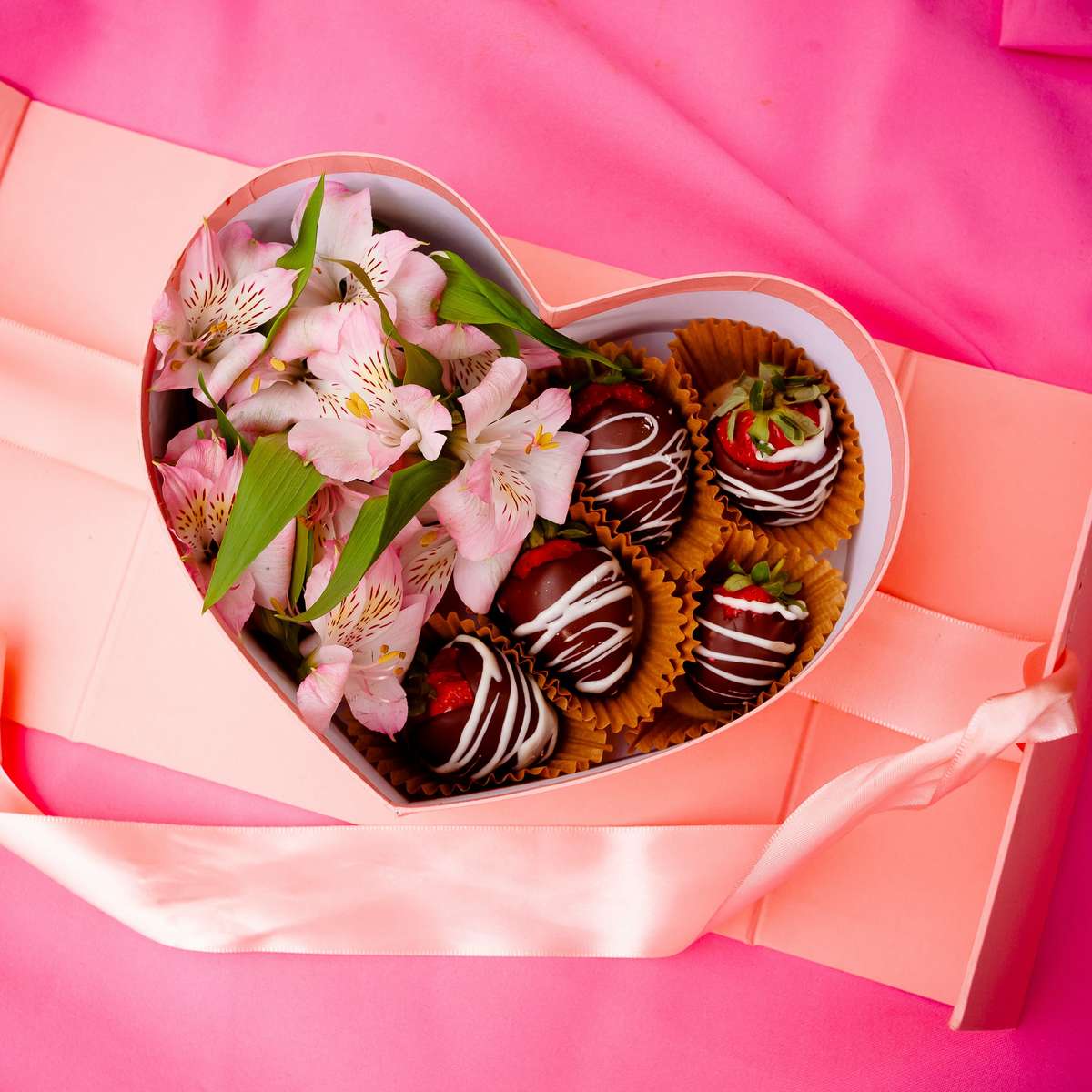 chocolate covered strawberries sliding puzzle online
