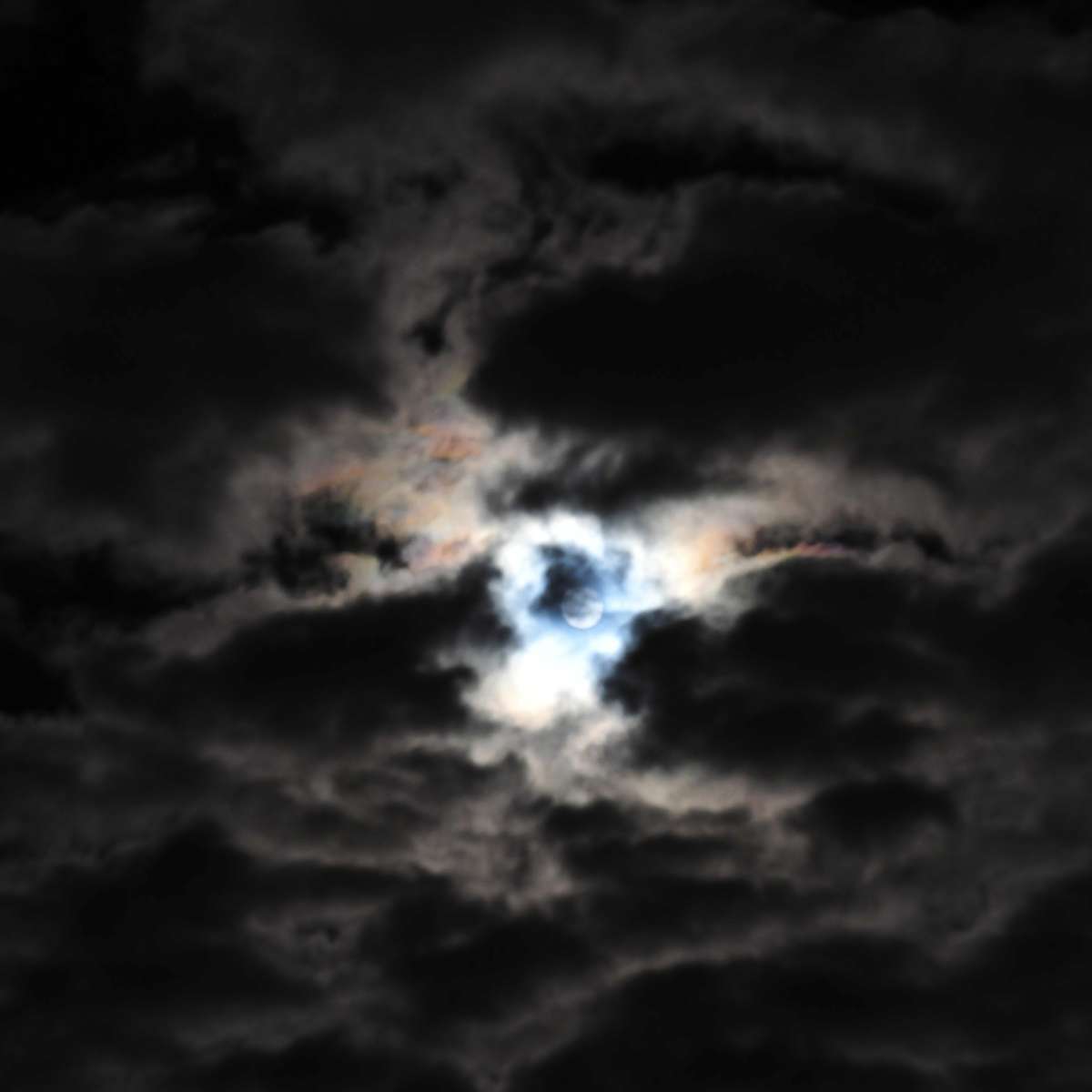 Full Moon obscured by clouds sliding puzzle online