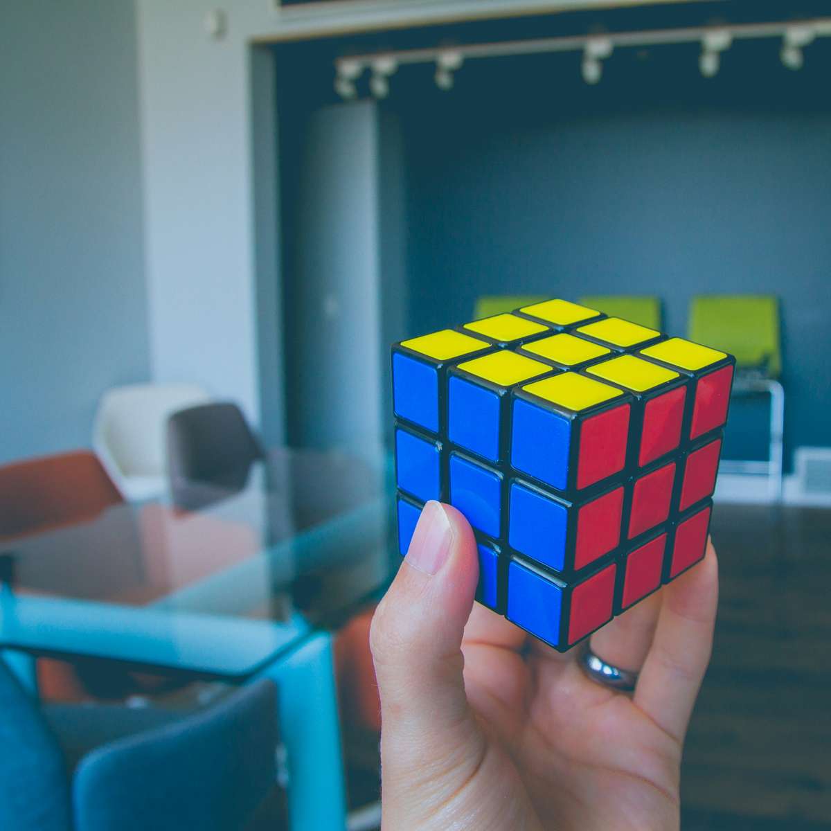 Rubiksキューブ +ハンドを解決しました スライディングパズル・オンライン