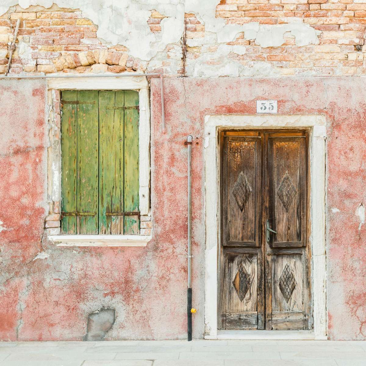 Brown Door Green Window online puzzle
