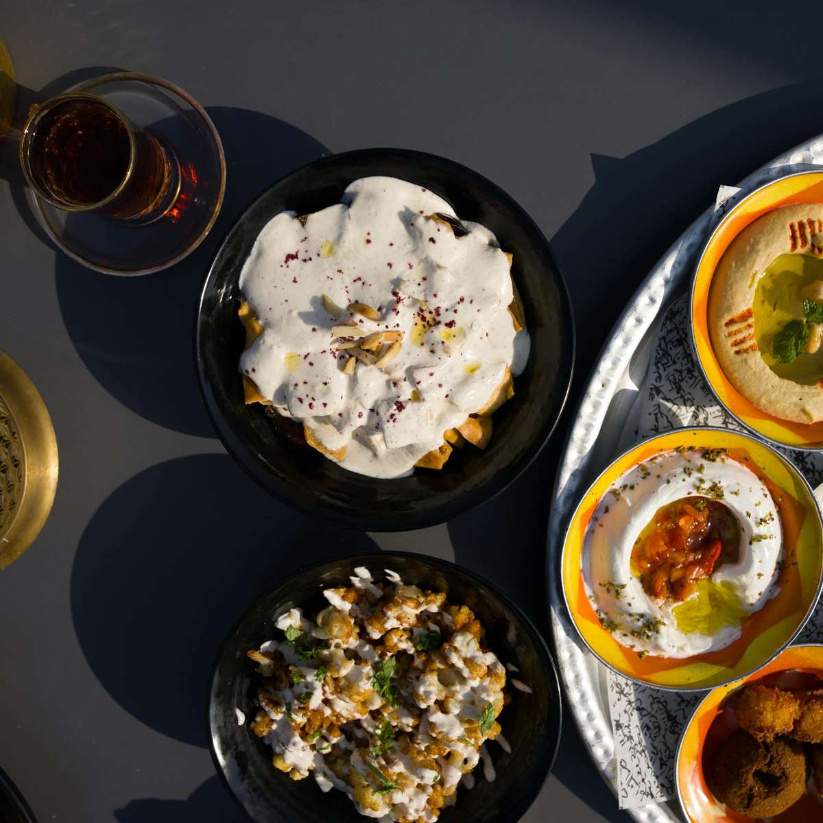 Сервиране на тава с храна плъзгащ се пъзел онлайн