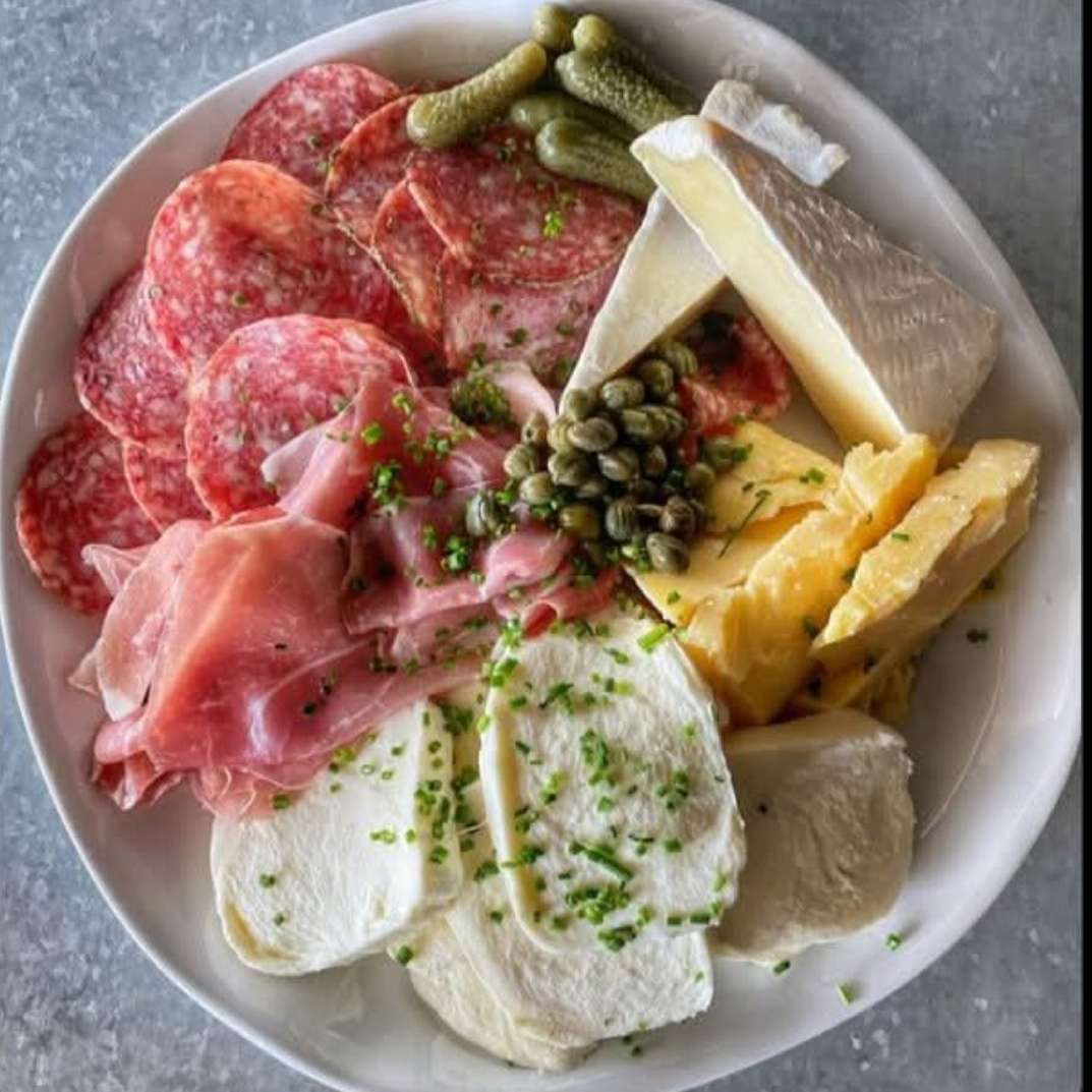 Чиния за колбаси плъзгащ се пъзел онлайн