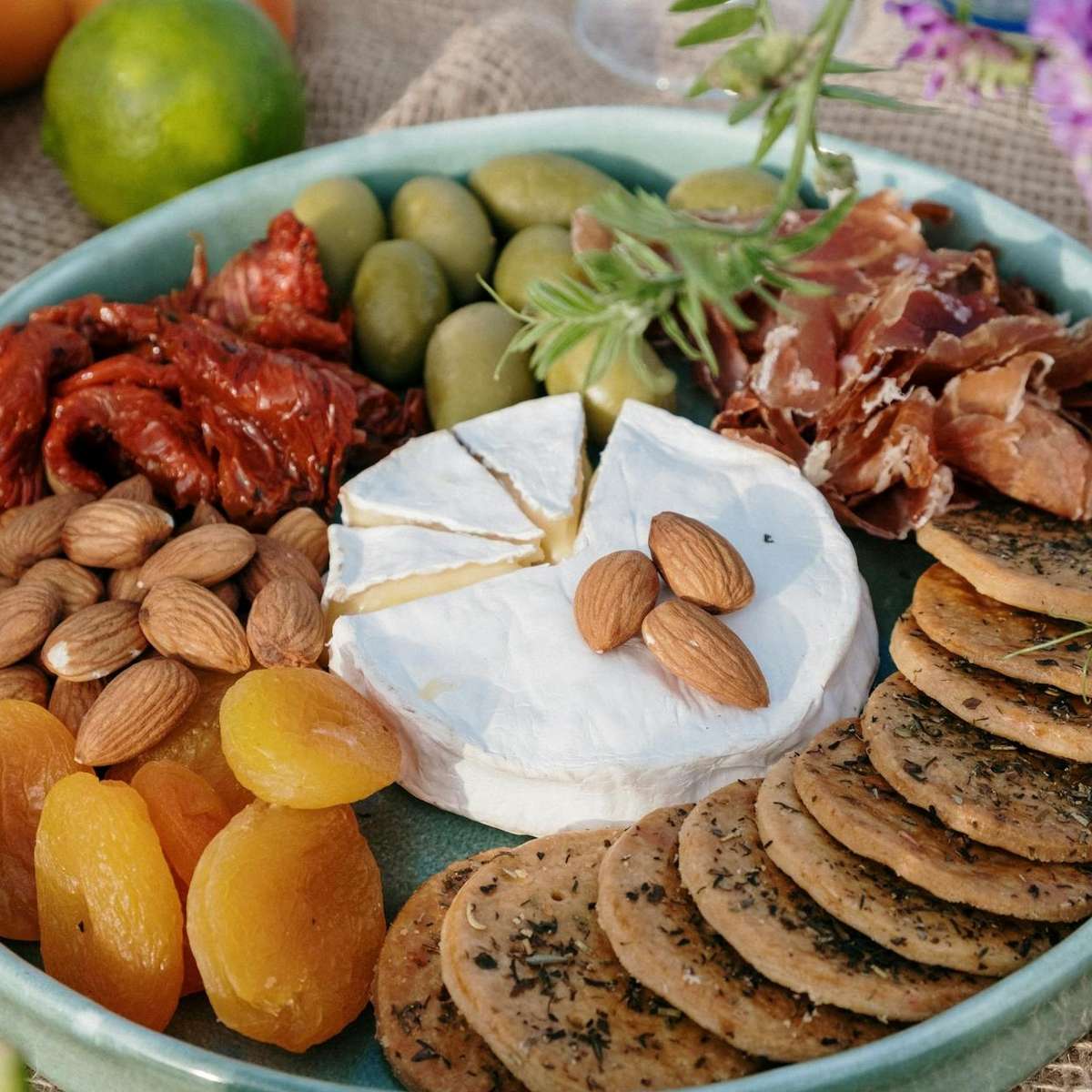 Викладка закусок розсувний пазл онлайн