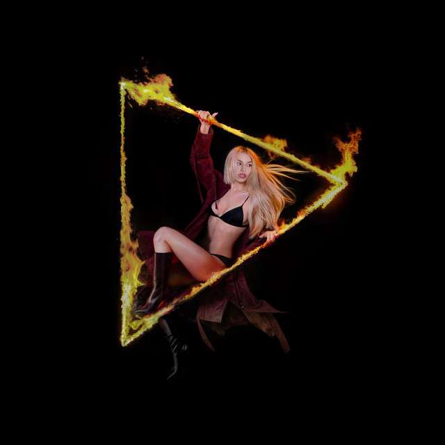 Ava Max - 「再生」をクリックしないでください オンラインパズル