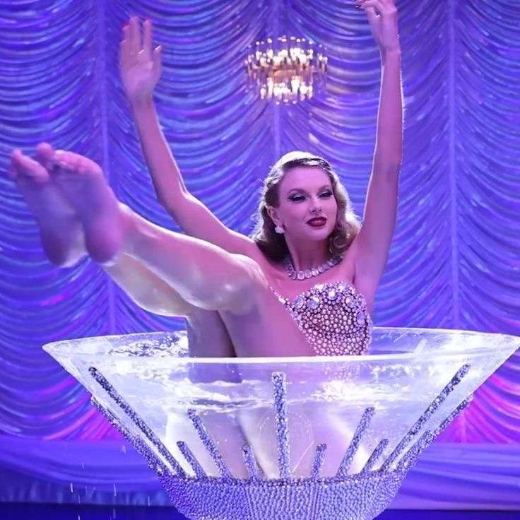 Taylor MV puzzle deslizante online