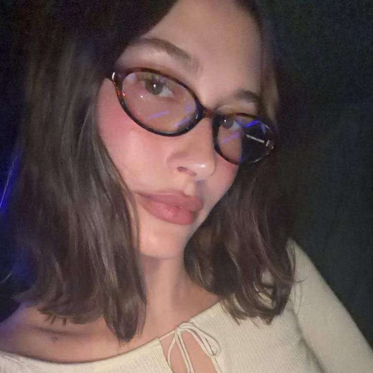 Hailey Bieber rompecabezas en línea